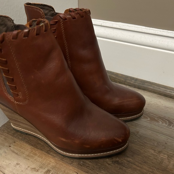 Women’s Ariat wedge ankle boots size 8B - Picture 4 of 7